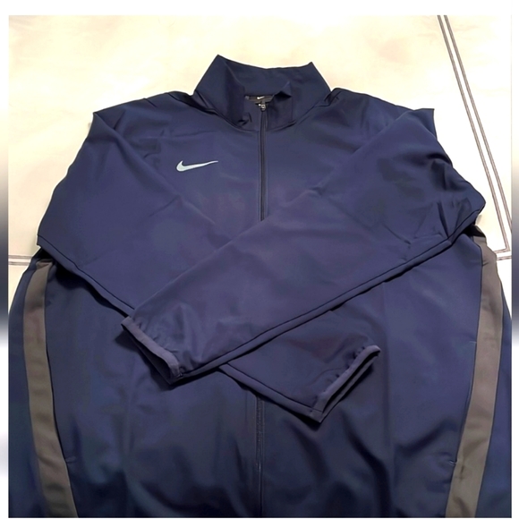 Euc Nike vintage track jacket 🧥 size xl like new condition - Picture 1 of 1
